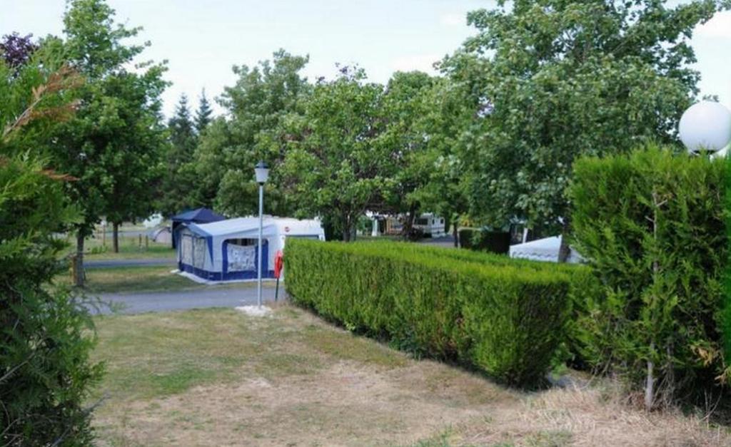 Camping Au Bord De L'Aisne Guignicourt Экстерьер фото